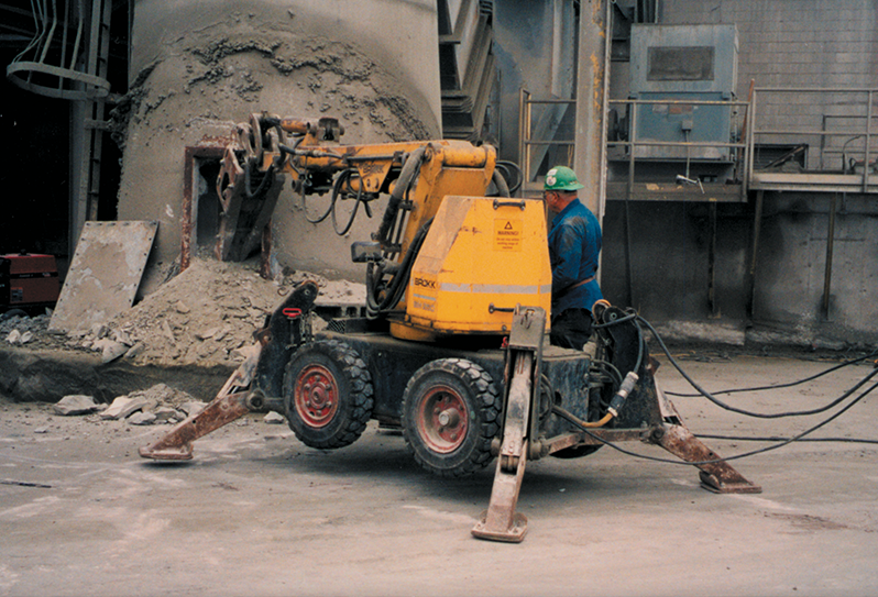 Concrete demolition using a Brok mechanical machine